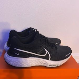 Nike invincible 2 running shoes